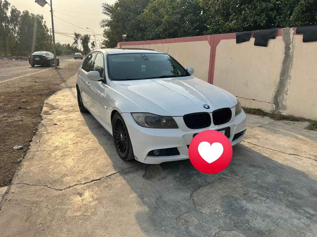 سلام عليكم بيئم 2011 حجم 328 (6) سلندر تنفس طبيعي فول مواصفات تحكمات وفتحه
السياره مكفوله من الضربه بيه فقط الهلالات الخلفيه صبغ كير ومحرك كله بشرط جديد ،ومابيه اي نقص السياره صافيه من كلشي 
 رقم كركوك مشروع وطني شرط التحويل السياره بسمي شخصياً
للبيع بسعر مناسب جداً
