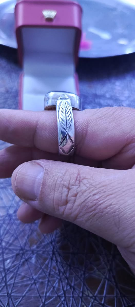 محبس من الصياغات المختلفة الجميلة مع حجر العقيق اليماني المخطوط + ضهر الخاتم اية  (ان هذا لرزقنا مالة من نفاذ)  الإتصال ***********
