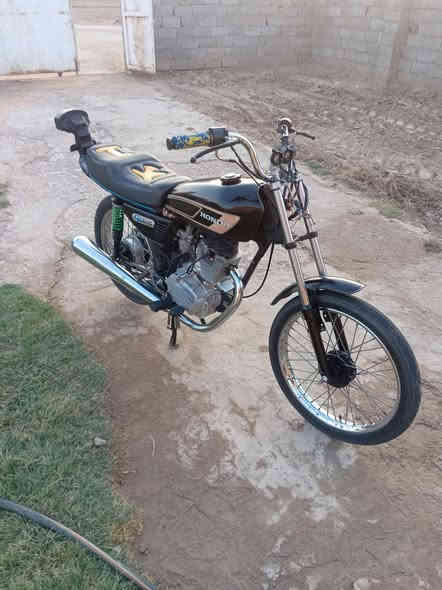 سلام عليكم اعادة نشر!! دراجه للبيع نامه اوراق موديل 2015 وكيله بشارع بغداد مثل ماواظحه نظيفه كهربائياته كله جاهزه الشراي خاص او علئ رقم***********
