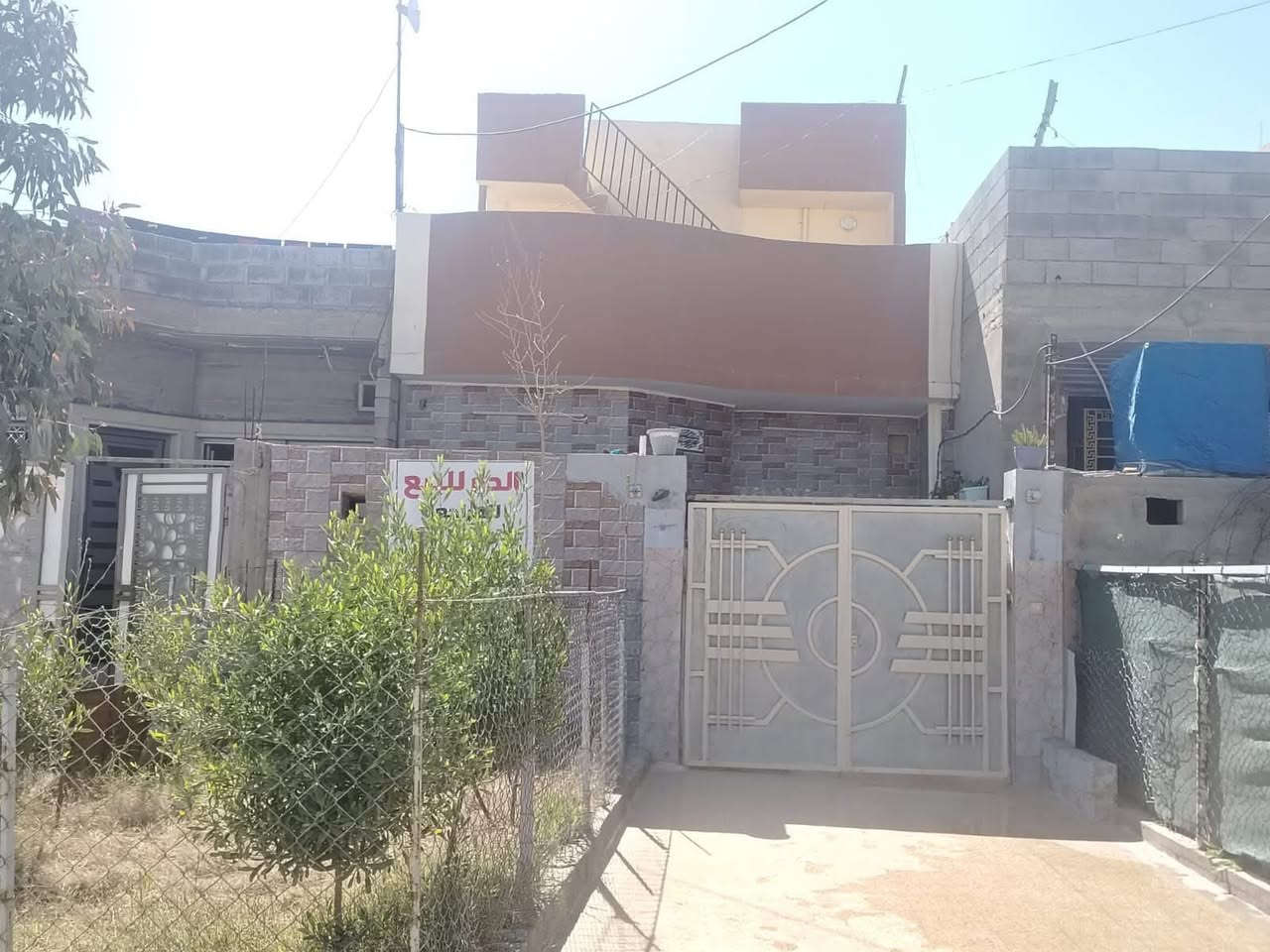 مكتب بشار المصيرع للعقار 🏛️🏛️
🔹 دار  للبيع على السايدين رجم حديد

🔹مساحه 120 متو متر جبها  6 عمق 20

🔹السعر 95 ملايين 

🔹بناء حديث التفصيل داخل الفديو 

—————————————————————
للاستفسار اكثر مراجعة مكتب بشار المصيرع للعقار الموصل حي المامون شارع العام 

اوالاتصال على الارقام التالية 
بشار ابو عمر    ***********     او ‭   ‬ ***********
السيد ابو عبد  *********** 

🔹 نستقبل كافه العروض التجاريه والسكنيه
