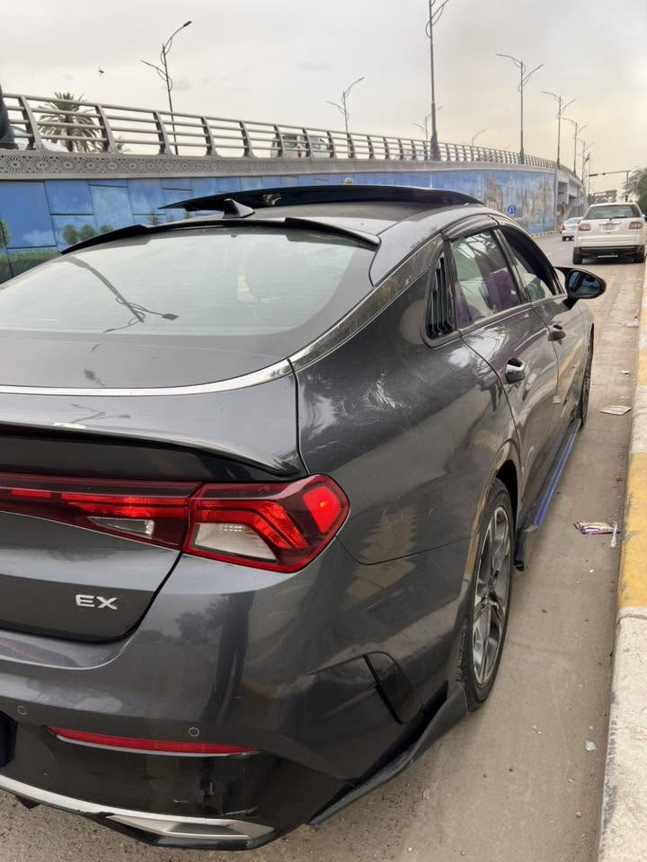 للبيع Kia k5  ex موديل 21
محرك 1600 تيربو مكفول 
سياره بصمه تشغيل عن بعد 
فتحه بنراما 
زنون ولد امامي خلفي
داخل جلد  اسود وكشنات كهرباء 
تبريد قطعتين 
شاشه جبيره كار بلي 
فول تحكم ستيرن 
سستم سماعات 
تبريد بيانو
حساسات امامي خلفي 
تثبيت مسار وتثبيت سرعه 
سياره جاهزه ما بيها اي نقص مكفوله كير محرك شواصي
بيها ٤ قطع صبغ كلير بدون ضرر داخلي بجم كبس وايرباك راجع سستم وما بيها اي علامه مشتغله بالدشبول

رقم سليمانيه هزه وسنويه جدد 
باسمي السنويه تحويل ثاني يوم 

السعر 142 ورقه وبيها مجال للشراي 
مكاني بغداد وزيريه 
***********
