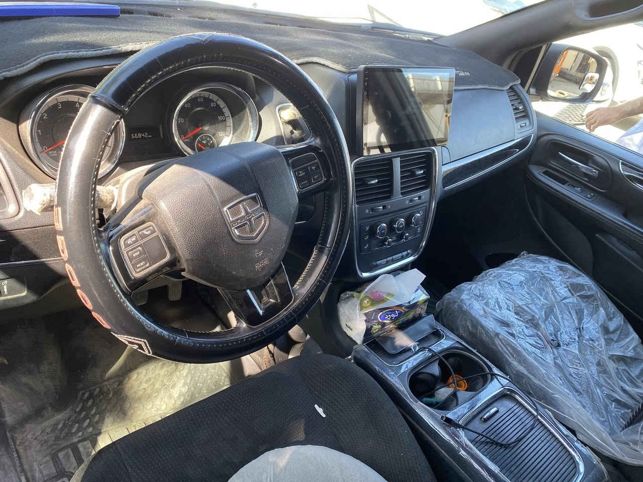 السلام عليكم مكلف بالنشر رجاء الاتصال على الارقام
للبيع دودج كرفان سياحي موديل 2020 مسجل 2018 منظومة غاز محرك 3.600 شاشتين اماميه + سقفيه كامرتين خلفي وامامي تسجيل لايت زنون حساسات تخم تاير 5 واحد سبير  العنوان بغداد متواجد بالمنصور 

الارقام ***********
***********
