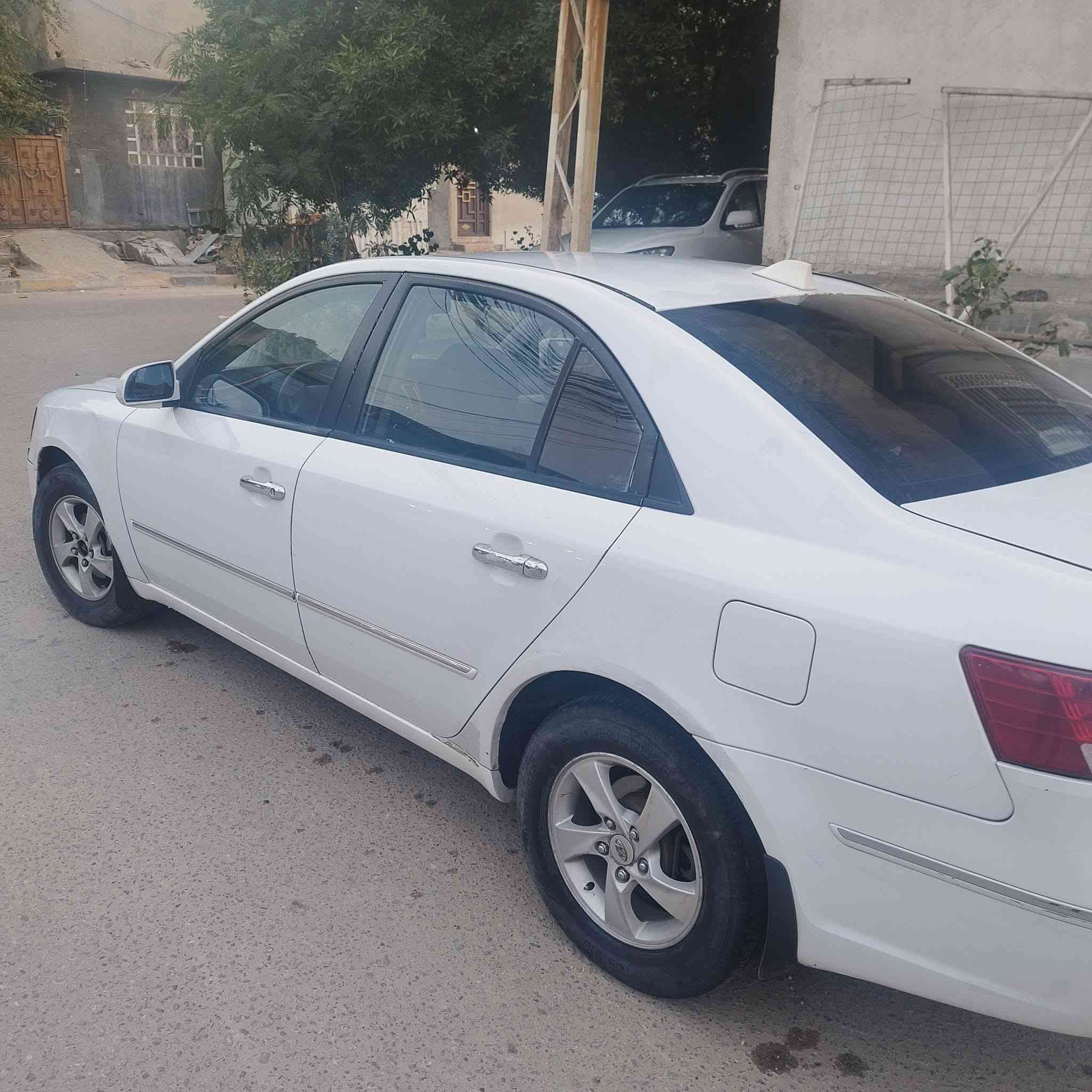 سوناتا تكسي الخليج 2009 رقم واسط مكينه 2400بيهه صبغ خطين من البنيد للصندوك بدون معجون مال تكسي الخليج السعر 98وبيهه مجال مكان السيارة كربلاء ***********
