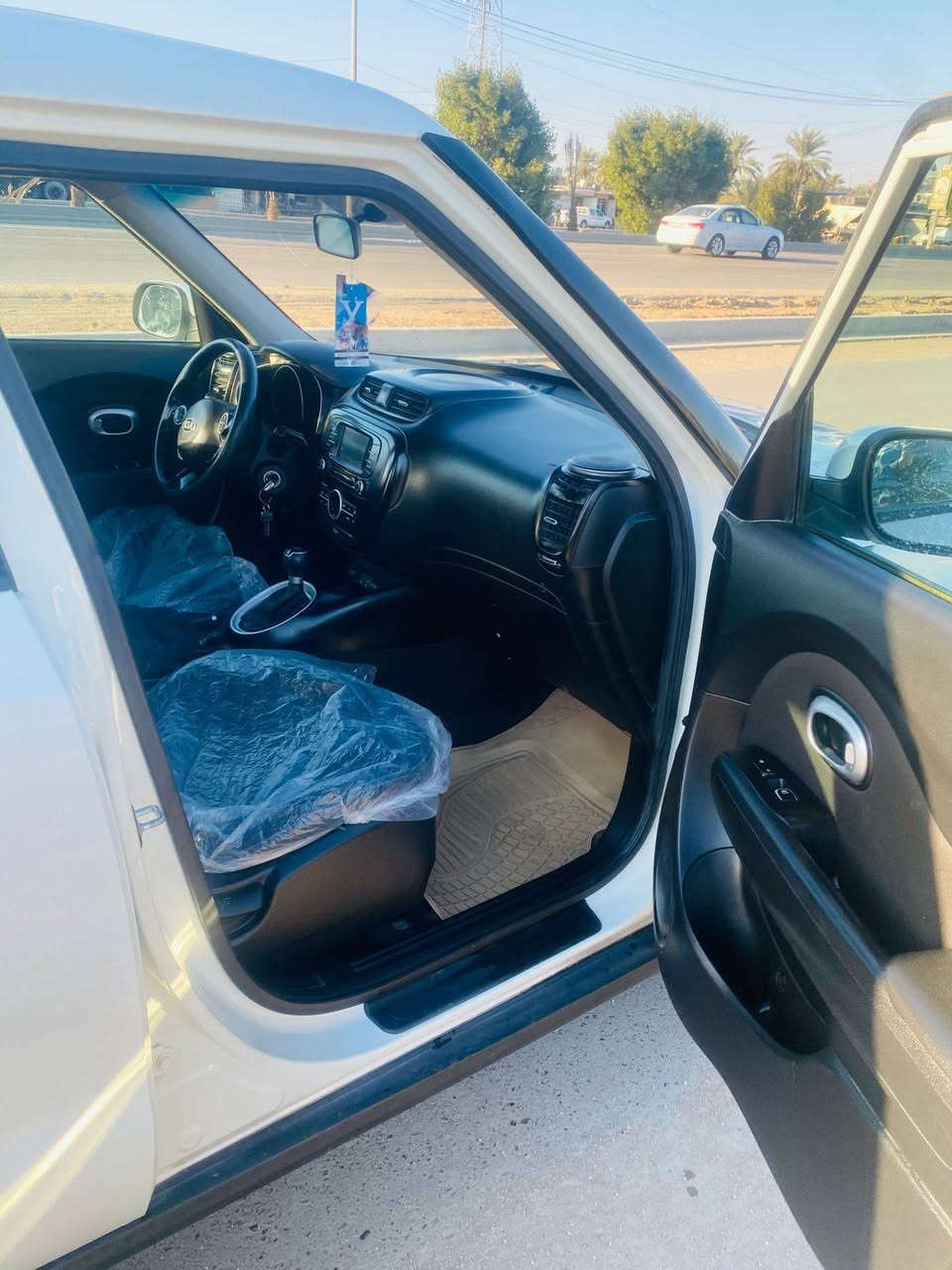 سلام عليكم من رخصه الادمن المحترم
كيا صول 2017 شاشه تحكم ستيرن جهتين حساسات خلفيه كامره خلفيه مانع انزلاق سماعات 6 مكينه GDI 2000 فول صرف بانزين مابيه حادث قطعتين جاملغ وبنيد وبين بارد خلفي شاشه بل دشبول تعرضلك قوه التبريد سياره مكان المسيب رقم بغداد السعر120وبيها مجال ترهم مراوس للاستفسار ***********  مكاني بابل المسيب
