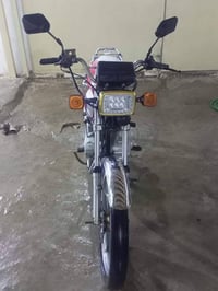 سيفان ١٩ • مكينة نضيفه • يحتاج باتري