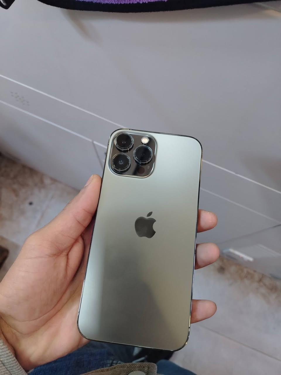 ايفون 13برو ماكس نضافه 100/100 بطاريه 83 بلادي وذاكره 256البيع فقط قفلو 710مكاني الايمن الجديده---***********
