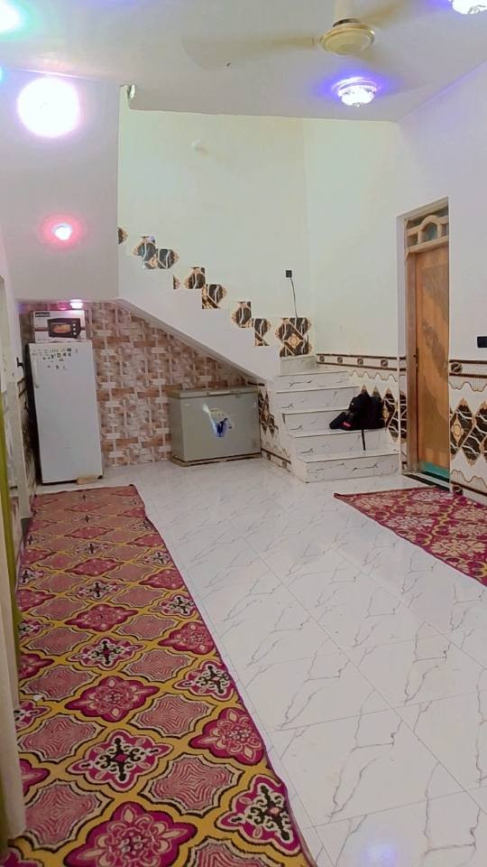 سلام عليكم بيت للبيع 3 غرف وصاله ومطبخ وديوانيه وصحيات المساحه 200م بحاوي لعباس عل شط جميع الخدمات متوفره للاستفسار عله الرقم ***********
