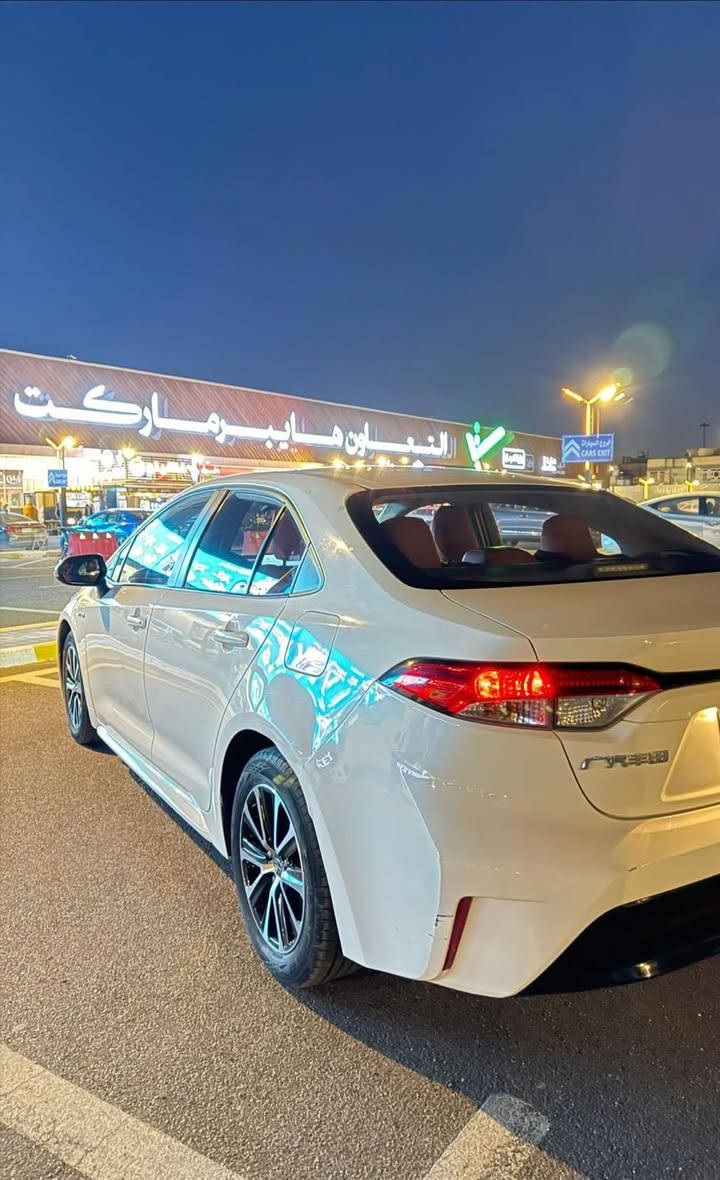 كورلا 2024 الشكل الامريكي رقم بغداد بأسمي مكفولة بيها رصعة بالجاملغ وشخط بباب الصدر حالياً مكحل ماشية 33  السعر 145 وبيها مجال مكانها بغداد ناحية الرشيد للاتصال ***********
