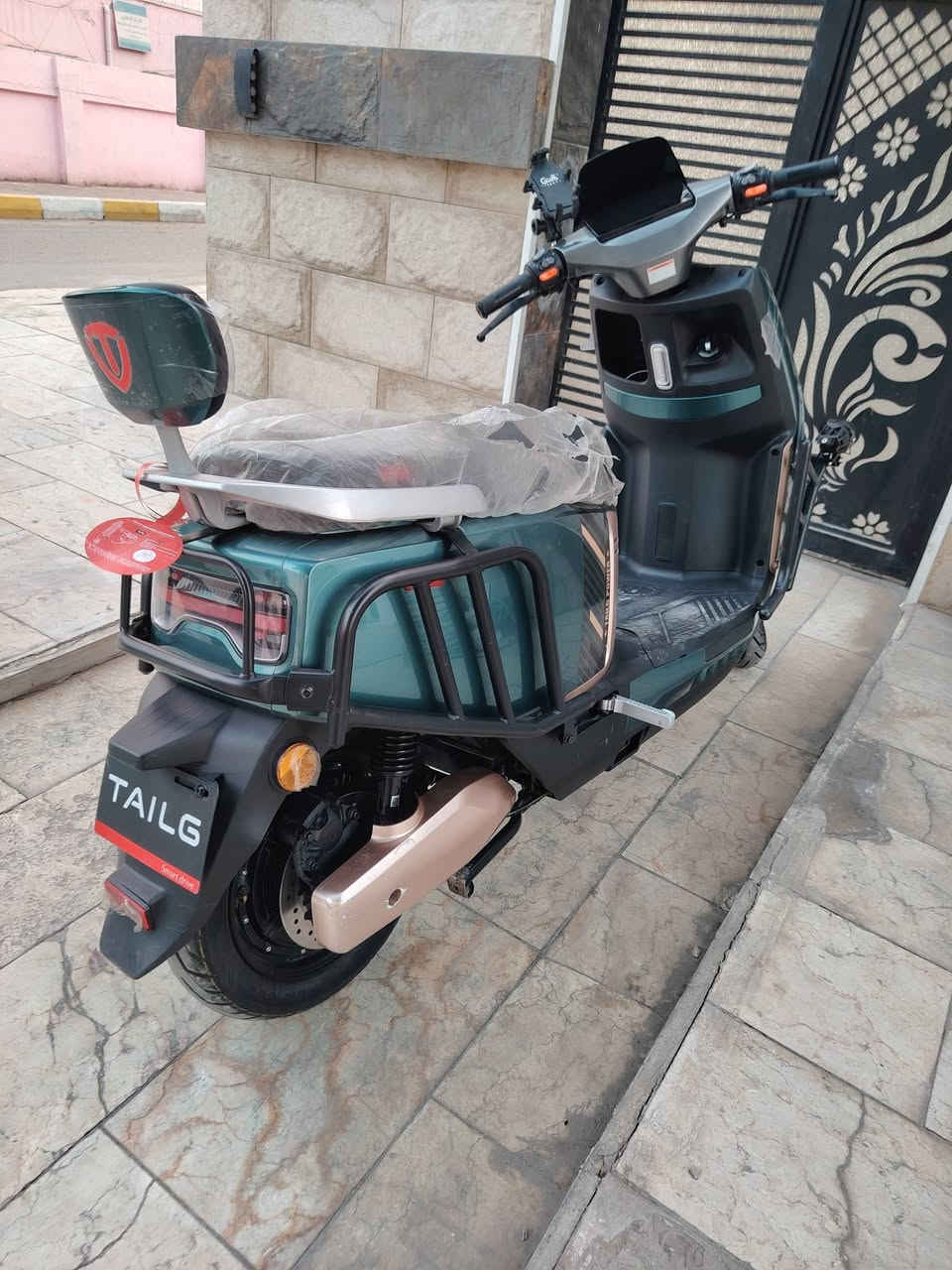 دراجة شحن الوحش المقدس تالك تيسلا للبيع
دراجة زيرو مماشية بعده بلاد شركة مكفولة
طبعآ الدراجة تربط على موبايل اطفاء تشغيل
تحتوي على بصمتين 
المواصفات
6 بطاريات كرافين
ملف 2500
سرعه 80
تمشيك بلشحنه حوالي 70 كيلو او اكثر
دراجة تحتوي على درع للحماية 
شاشة ايباد قراءة الاعطال
نظام بصمة 
نظام حماية قفل
نظام تثبيت سرعة
نظام 3 سرع
نظام قاطع دورة
نظام abs
نظام P
نظام R
صندوق كبير لخزن الاغراض 
دبل اشارة يمين يسار
انارة زنون اضافية على الدرع
دراجة بجيس
وصل الشراء موجودة
غراضه كاملة
الدراجة وكالة شخط مابيه 
العنوان بغداد شارع فلسطين
للاستفسار ***********
