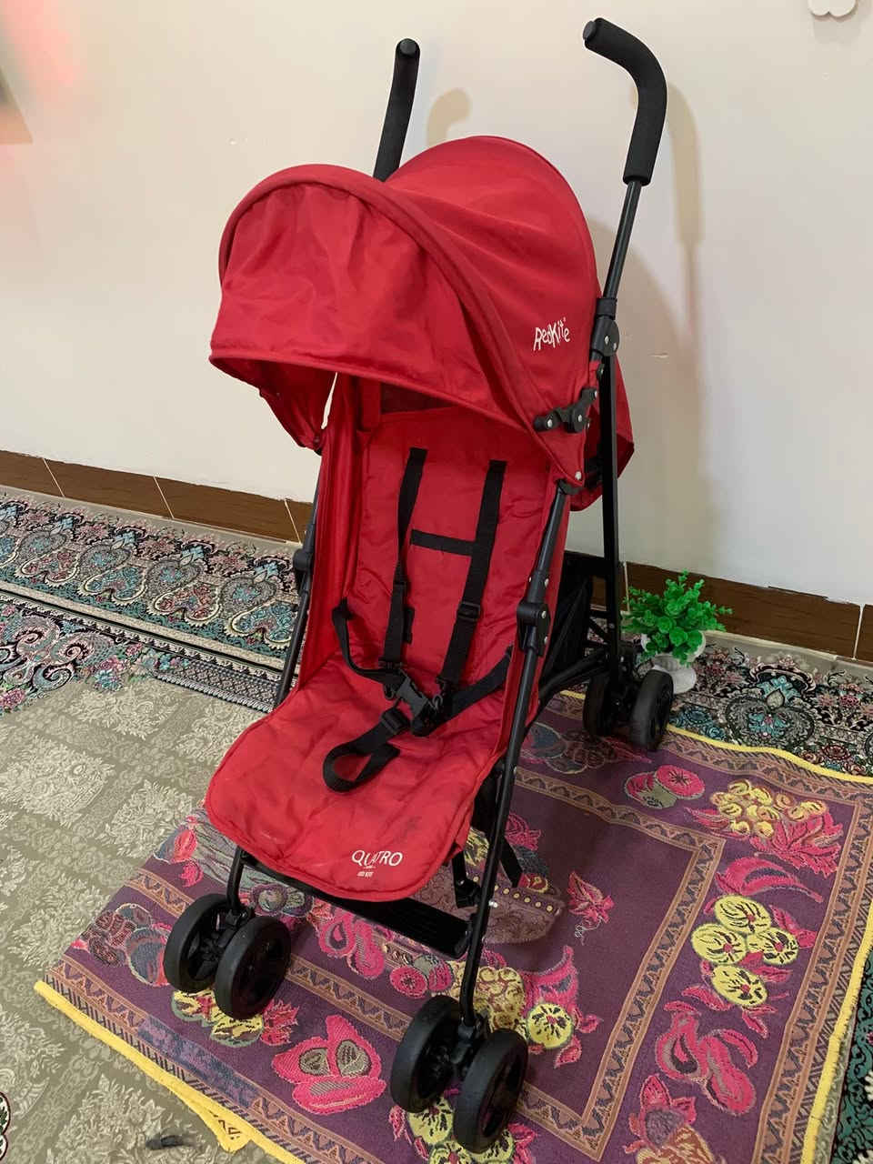 عارەبانەی مناڵان ئەوروپیە ، زۆر تازەیە زۆر تۆکمەیە لێخوڕینی زۆر سوکو خۆشە ، قایشی بەستەوەی چوارلای هەیە ، کورسیەکەی پاڵ ئەخرێ بۆخەوتن ، لە بچوکیەوە بۆی ئەبێ تا 4 ساڵی 
بچوک ئەکرێتەوە بۆناو سەیارە و شوێن زۆر کەم دەگرێت 
ژێری پێوەیە بۆشت هەڵگرتن 
وەزنی قورس نیە و لێخوڕینی زۆر خۆشە
سعریشی زۆر گونجاوە  هەر کەس ویستی مەسج بکا لە خزمەتیام


**إذا كنت صاحب هذا الإعلان وتريد حذفه لأي سبب، رجاءا أرسل رسالة إلى الدعم الفني**