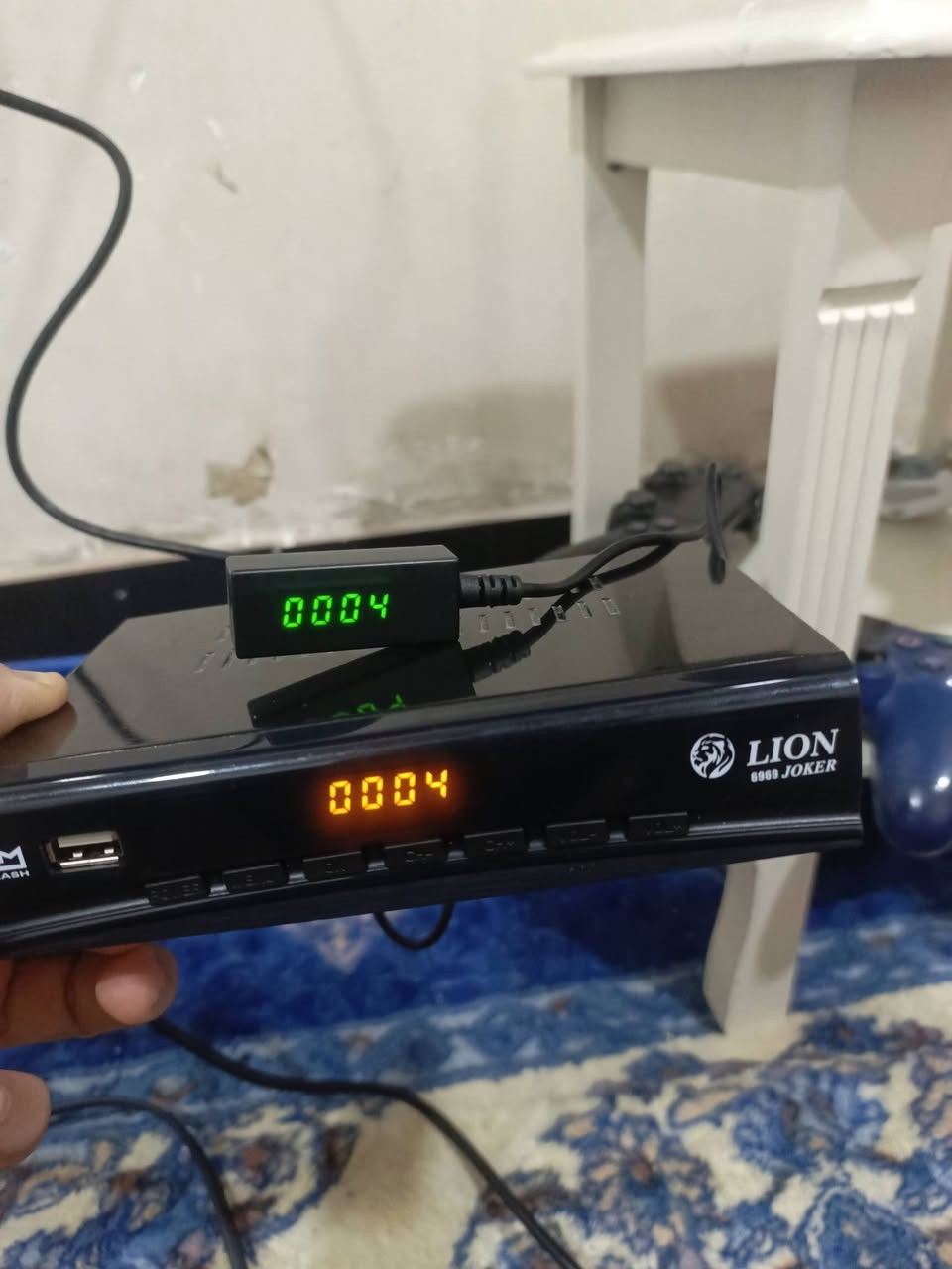 ستلايت ليون يشغل مشفر على لنت نايسات  يدعم لكارت همين جهاز مرتب كامل ملحقات  اخذتا قبل سبوع ب20 الف ما حتاجيتا عندي نجوم الرابعه سعرا 10 قفل ليريدا خل يراسلني وتساب  *********** مكاني ابو لخصيب حي العسكري قرب البلديه ليم المحكمه. سعرا 10
