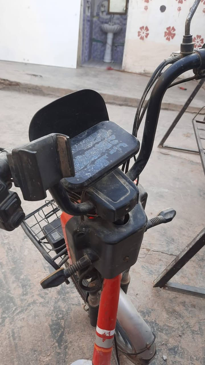 السلام عليكم ورحمة الله وبركاته دراجة شحن من نوع دراجات بغداد نضيفةوبس يراد اله غسلة بطاريات كلة جدد واصلية كلشي مو ناقصو كهربائية كلة شغالة سعرة مناسب كلش
ملاحضة دراجة 6 بطاريات 
***********
سعرة 260 الف وبي مجال
