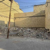 خلف الملعب • ١٠٠م • بصف الركن