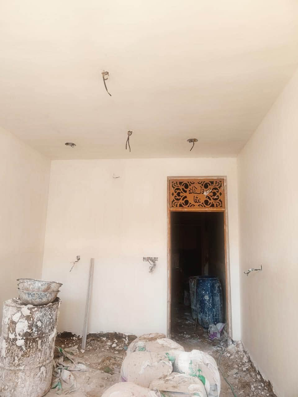 كادر جص وبياض متفرغ مكون من اربع خلفات العمل درجة اولى في بغداد للاستفسار ***********
