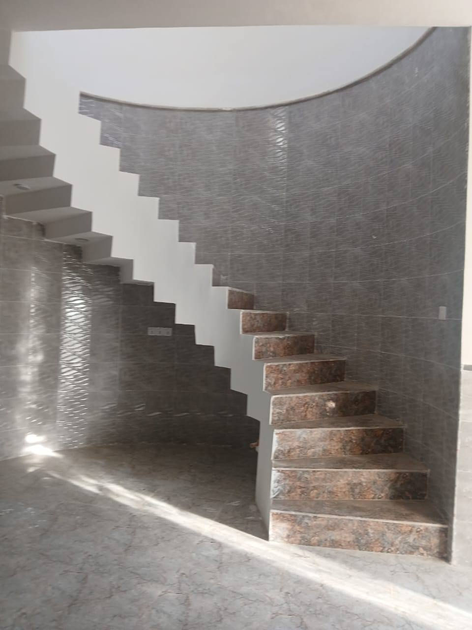 دار سكن للبيع باب الحارة زراعي المساحه ١٤٠م بالشارع الرئيسي موقع ممتاز جدا مراجعة مكتب #الاستاذ_رمضان_توماز_للعقار واسط العزيزية شارع الخليج تحت الطابو القديم بإدارة وليد رمضان توماز الشمري للعقار اهلا وسهلا بكم
*********** وليد رمضان توماز الشمري للعقار
*********** وليد رمضان توماز الشمري للعقار
