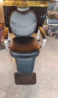 كرسي للبيع السعر 125 العنوان بغداد شهداء البياع  07712725271