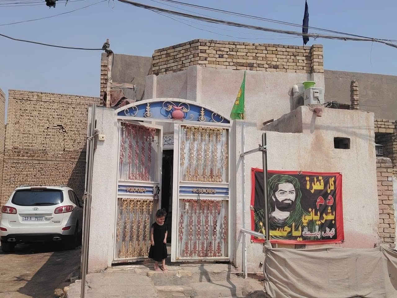 بيت للبيع مساحته ١٠٠ م طولاني البيت قاطين مقابيل ساحه
حي الفنانين قرب مدرسه نسيم ميسان
للاستفسار الاتصال ع الرقم ***********
