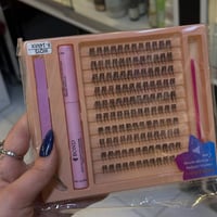 مستحضرات تجميل • مكياج