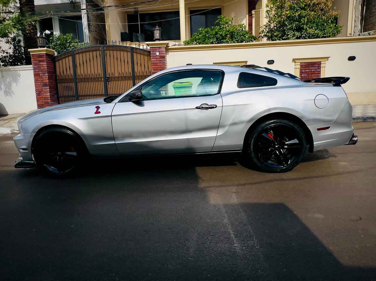 فورد موستنك 2013 S197 – شيلبي + محرك جديد + تجهيزات رياضية 

* من اقوى واجمل جيل بالموستنك ( S197 )

* السيارة نظافة عالية عليها محرك جديد + بطارية + صدر + تخم دسكات + اذاين + دبة راديتر + ناوزلات + بلكات NJK ( جدد ) 

* كير عادي / العقل مبرمج / والأكزوز مبرمج طلقـة / وشوتـة أصلي رياضي تنفس طبيعي

*  شاشة وسائط / بلوتوث / ABS مانع انزلاق / مقاعد جلد / سنتر لوك / تحكم ستيرن / زجاج كهربائي / تبريد ثلج / نظام انذار 

* عليها سبايدر شيلبي و ويل نجمـه شيلبي وسكوب جامـة شيلبي وخط كاربون فايپـر وشعار GT الأصلي 

* بيها رشات صبغ 4 قطع 

* بأسمي رقمها أنكليزي الجديد وهزة جديدة 

📍 بغداد  
📞 *********** بغداد, العراق
