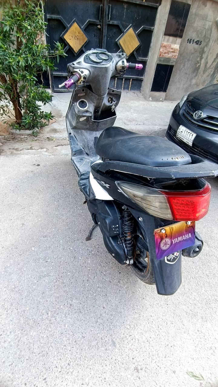 سكنس
فحل نوزل خطين للبيع بسعر 650 وبيها مجال 
الدراجة ماخذها كفاله بس ما اتوقع دراجة ما مفتوحة صارلها سنه ونص تقريبا يمي ما فد يوم وكفت عندي بس ابيعلك محرك مفتوح  للدوام اروح وارجع بيها شغاله بكل وقت و هاي لابيض البيها اني صبغتها بيدي فا الصبغ مو كلش مضبوط + تجي تفحص الدراجة وتشوفها عجبتك اخذها ما عجبتك فا كل الهلا بيك سعرها 650 وبيها مجال مكاني بغداد الحريه الدولعي


**إذا كنت صاحب هذا الإعلان وتريد حذفه لأي سبب، رجاءا أرسل رسالة إلى الدعم الفني**