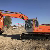 للبيع حفارة هيتاشي زت مديل 2004 رقم ألماني حداديه نضيفه كهربايات شغالة...