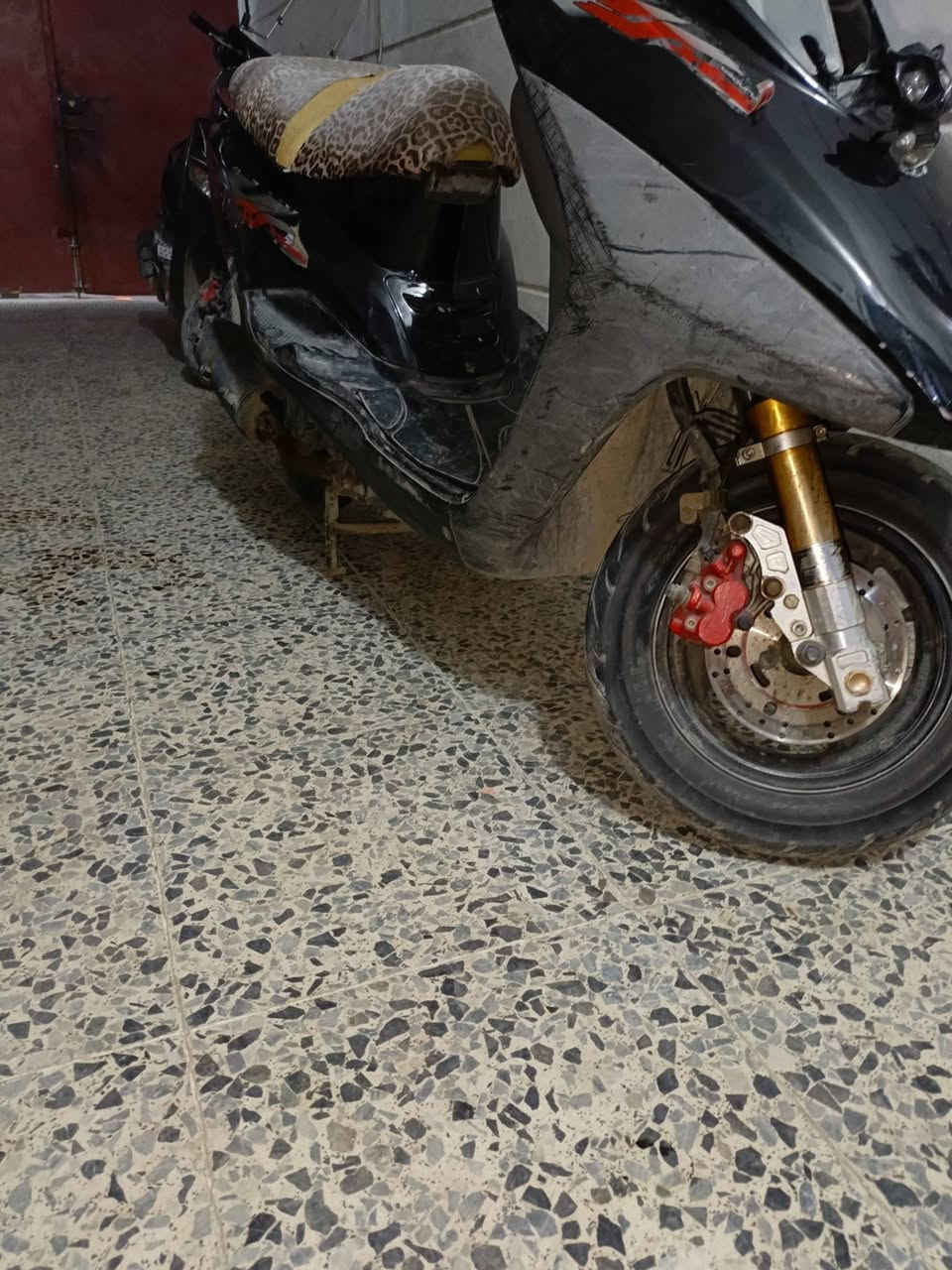 السلام عليكم دراجه ابريز للبيع محرك ما مفتوح جوزه أشكل الدراجه مثل متشوف كدامك الباقي   مكفول الدبل المامي رياضي اصلي السعر 500 بيه مجال 
***********
