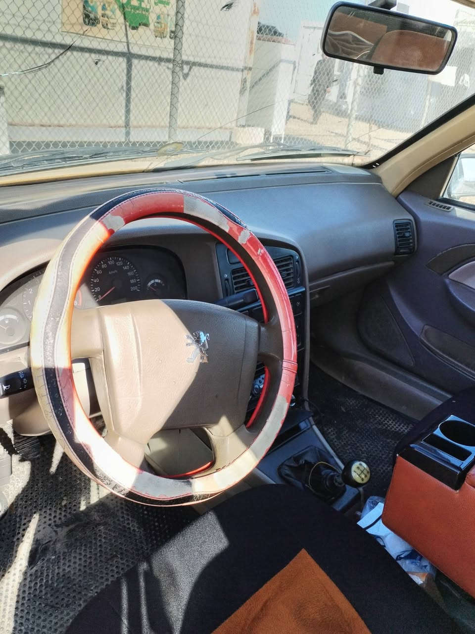 السلام عليكم بيجو 405مديل 15كفاله من الضربه كير محرك كفاله حداديه نضيفه سياره ما عوزه شي فقط تعمير الخياسات ما متواجد فيس التصال على *********** مكان السياره العماره
