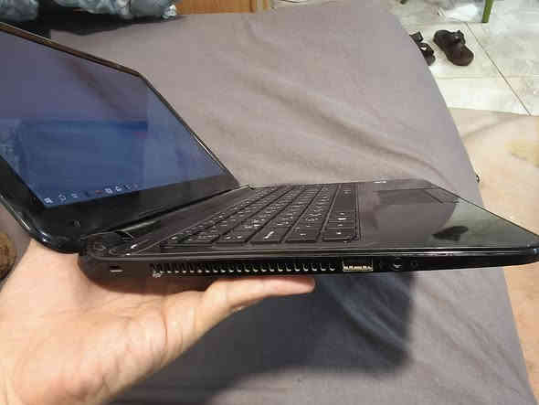 لابتوب نحيفة ماركة hp كيبورد عربي 
فقط بيها وايفاي ما يشتغل حاطله قطعة خارجية 

مواصفاتها :
Ci5 جيل ثالث
رام 8 كيكا
هارد 500 كيكا
بطارية جديدة اشتريتله غير مستعملة 
شاشة 14 انج

سعر 135 الف 
مكاني بغداد 

ملاحظة : فرمتتها وندوز 10 برو ومنصبلها اوفيس 2013 عربي

وتتدللون
للتواصل واتس اب
 *********** 
مكاني بغداد
