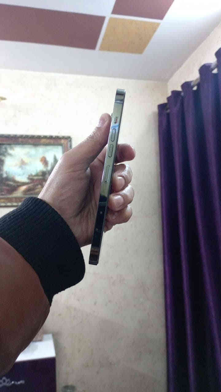 13 برو ماكس للبيع 
جهاز نضيف كلش ما مفتوح ولا مبدل بي شي ابد 
بطاريته 94 ملحقاته كيبل وسماعه عنواني مدينه الصدر قطاع 67 مقابل مستشفى ابن البلدي واتس موجود ***********
