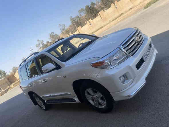 تكاية پةيوةندى بةخاوةنةكةيةوة بكةن هى من نية 
وةنةوشة مؤديل 2013
گير و مةكينة  لةگزز
٨ پستن ٤ كاميرا فول مواسةفات
بئ بؤياغ رادارة تايةكانى نويية 
كوشن سارد و گةرم ١٧٠هةزار رؤيشتووة
سةيارةيةكى زؤر خاوينة سةنةوى نويية بةناوى خؤمة
نرخى / ٤٢٥ گةلا 
ژ.م / *********** كويسينجاك
