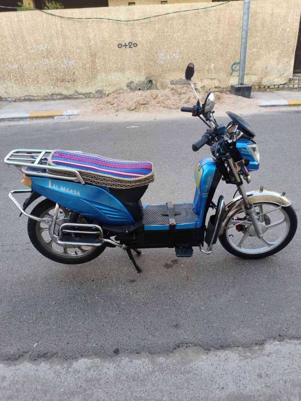 دراجة هارلي الماسة موديل 24 فوول نظافة وعالفحص ..
البطاريات الولي 32 امبير يقرن 10 وفوك وعالفحص ..
الكهربائيات كلها شغالة .. لايت عالي ناصي .. اشاير ➡️⬅️ .. دبل اشارة .. 4 سرع .. تثبيت سرعة .. نظام بك رجوع للخلف .. 
الدراجة نظيفة وعالفحص ..
السعر .. 425 .. وبي مجال ..
*********** .. واتساب ..
*********** ..
