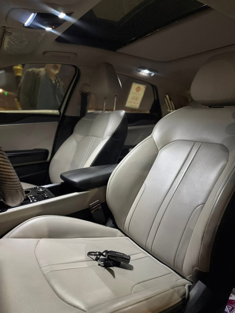 السلام عليكم كي فايف خليجي 23
فول مواصفات vib

كشنات جلد 

بانوراما 

تدفئة كشن

داتا شو ع الجامة

5 كامرات 

تحديد مسار 

مرايا شفط

محرك 2500

رقم اربيل 

ماشيه 24

وباقي المواصفات معروفه

مكانها البصرة 

سعرها 220 وبيها مجال
كفالة عامة عدى بارد زغير 
***********
