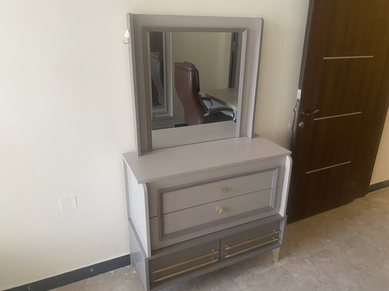 مكلف بالنشر
غرفة نوم تركي سريرين  نظيفة جدا استعمال جداً بسيط. كاملة بدون اي نقص
العنوان :بغداد القادسية 
للاستفسار: ***********
