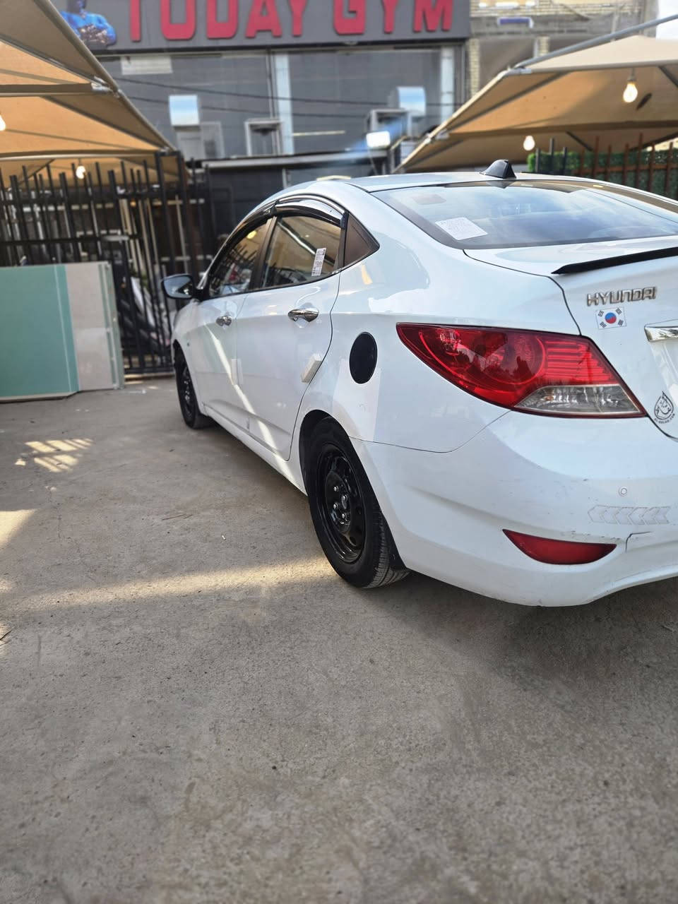 السلام عليكم اكسنت للبيع ٢٠١١ مضلع خليجي السيارة كفالة عامه بدون ضربة وصبغ ماشية ١٠٠ محرك ١٦٠٠ دوش المرغوب رقم بغداد انكليزي هزه جديده السيارة جديدة عليهة ادامة كاملة ربع متصرف عليهة كير ومكينة تخبل  صدر امامي خلفي جديد تايرات جددد ويالة جدد غرفتهة ليرة تخبل نظيفة بيه شاشه اصليه وكامره السيارة بالحقيقة احلة من الصور سنوية باسمي مداور ثاني يوم عارضهة ب ٩٥ وني خادم  مكاني حي الجهاد يم جامع محمد رسول اللهه
*********** _0776332097
