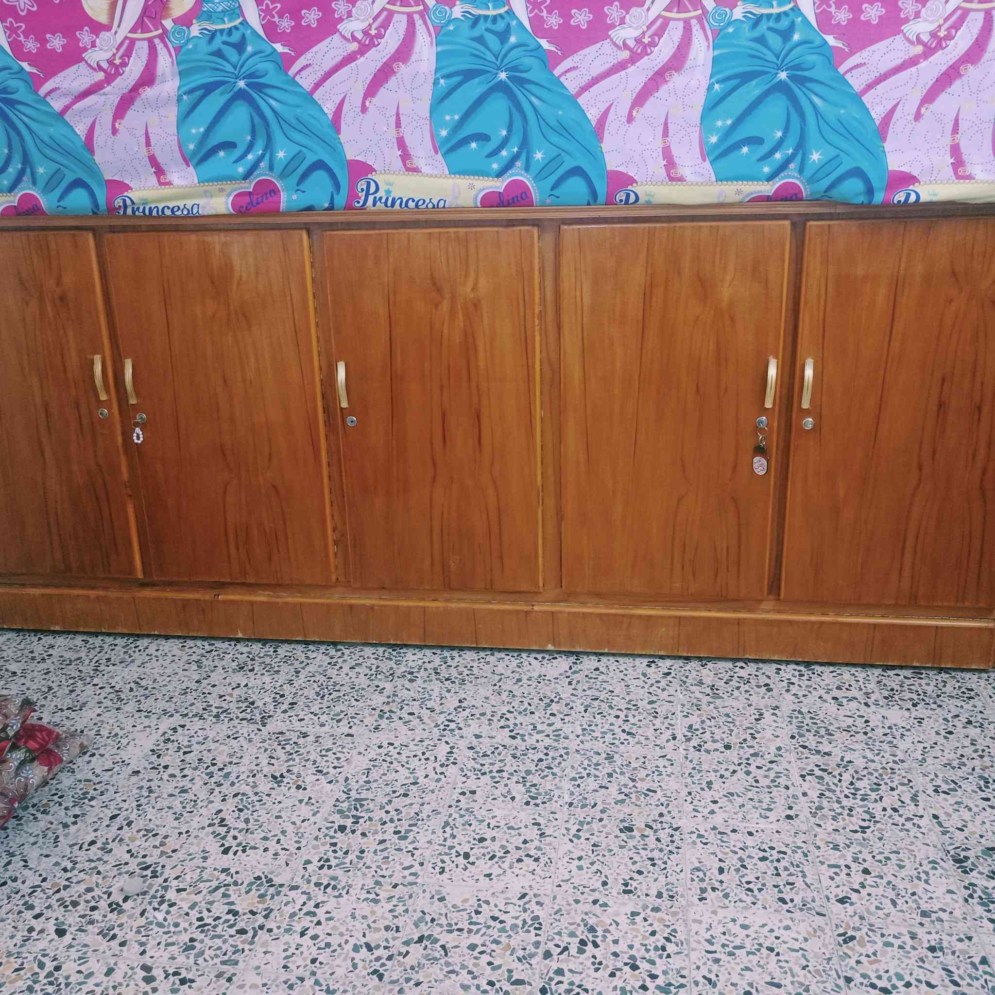 صندوق للبيع سعر مناسب جديد مسمعل قليل 
***********
