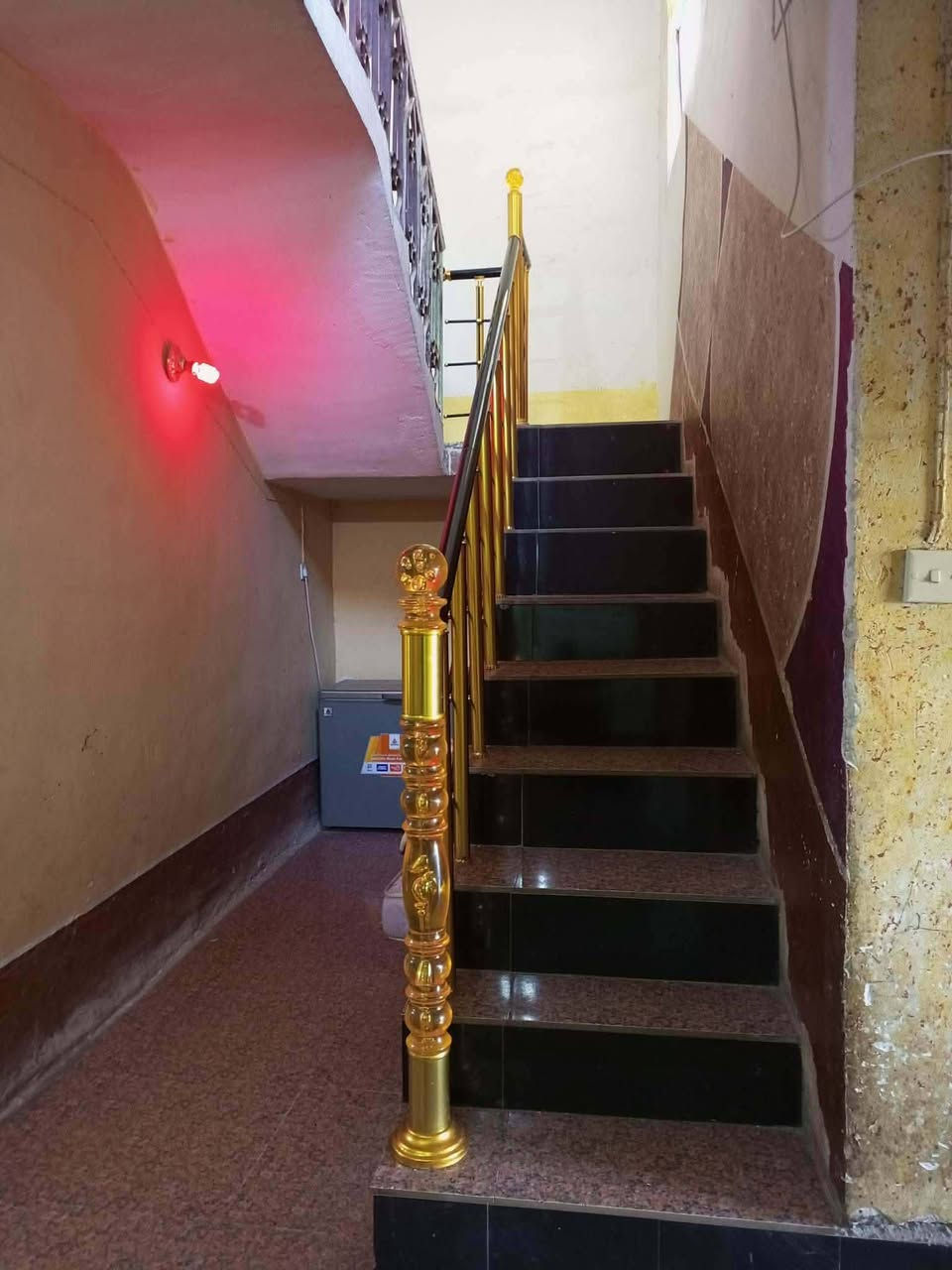 دار للبيع طابو صرف المساحة 200م العنوان الحمزة الغربي حي العسكري شارع الرئيسي قرب أسواق تحسين برهي طابقين الاستفسار الاتصال على الرقم *********** موقع راقي تجاري
