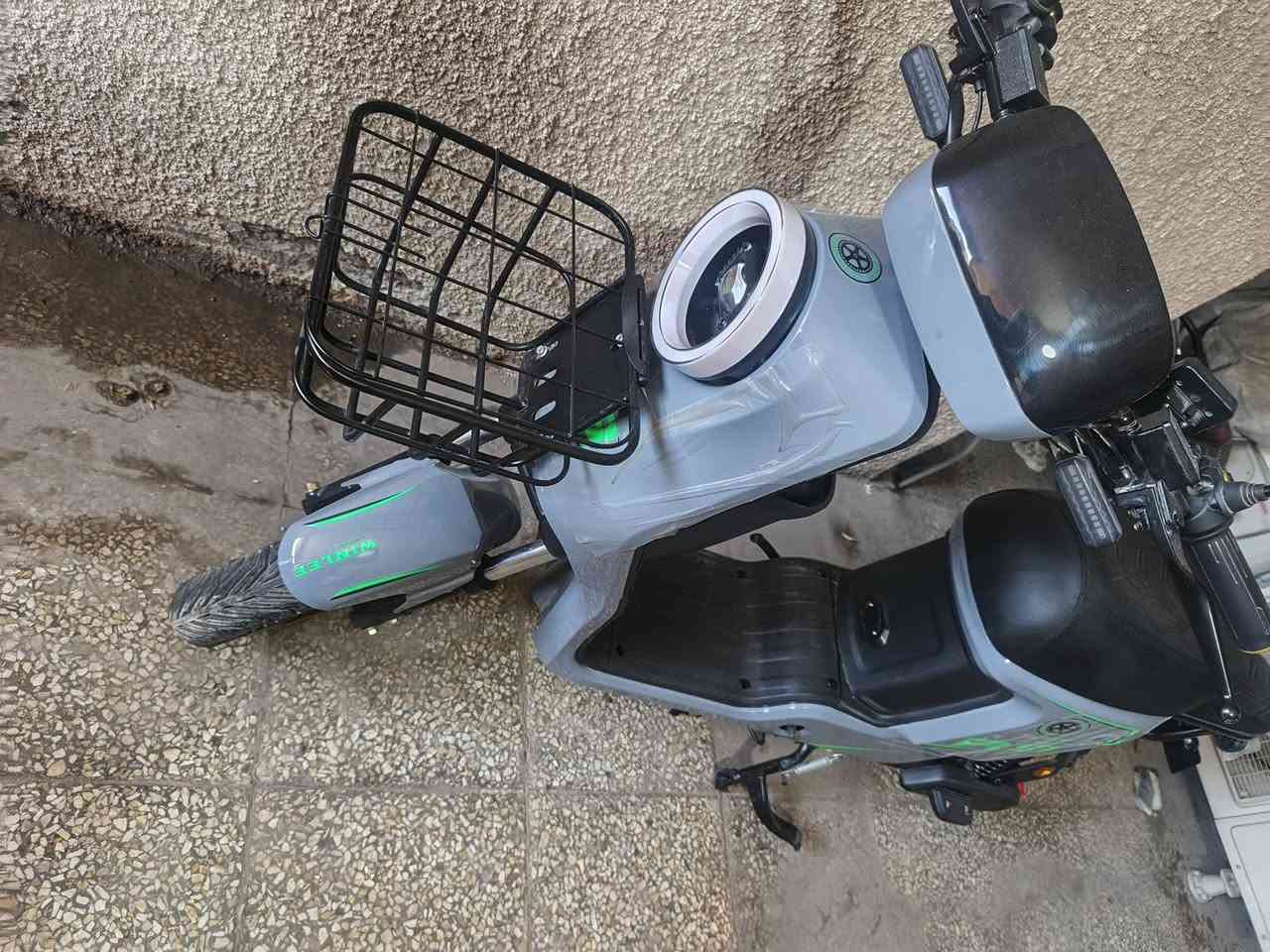 السلام عليكم دراجه شحن للبيع جديده قبل أسبوعين ماخذهه الكير ٤ نمر مكاني بغداد حي تونس *********** السعر ٥٥٠ قفل
