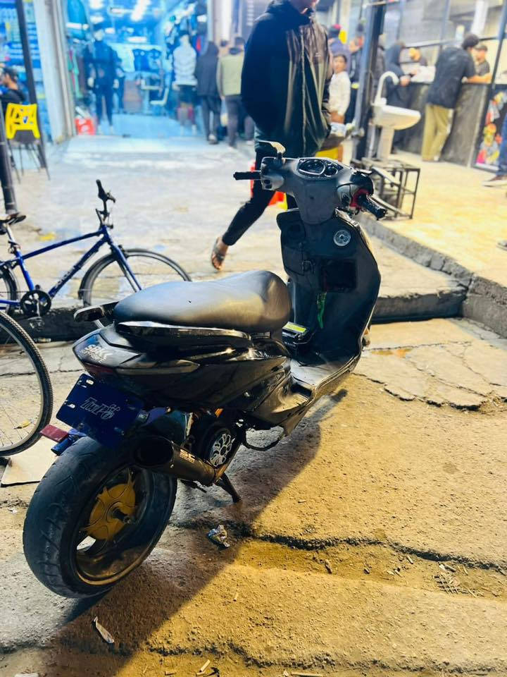 السلام عليكم م̷ـــِْن رخصة صاحب الكروب
دراجه سكنس نثيه 140 مزود 
الدراجه نايمه بلبيت ما طالعه بسبب العمل 
للبيع والمراوس حسب القناعه بقفاز وشعندك نزل
الدراجه خير م̷ـــِْن الله 
هذا رقمي واتصل ودلل فقط واتساب 

‭0778 199 8660‬
