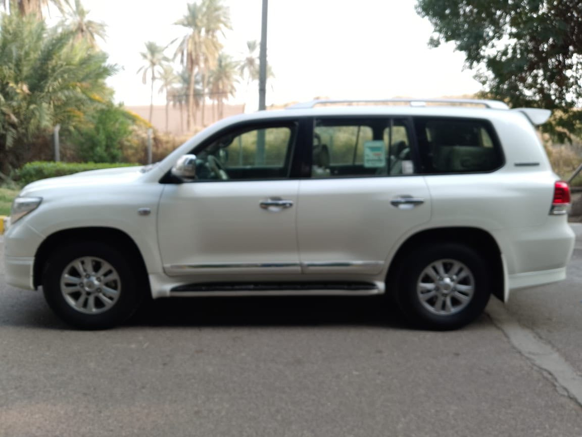 لاندركروز ستينه 2011
ماشيه 191 الف
ضرر بنيد مبدل بلادي
بارد في جاملغ الخلفي
سونار مرفق بلمنشور
فول السياره مواصفات الستينه معروفه 
الهاتف ***********
الاتصال علواتساب
