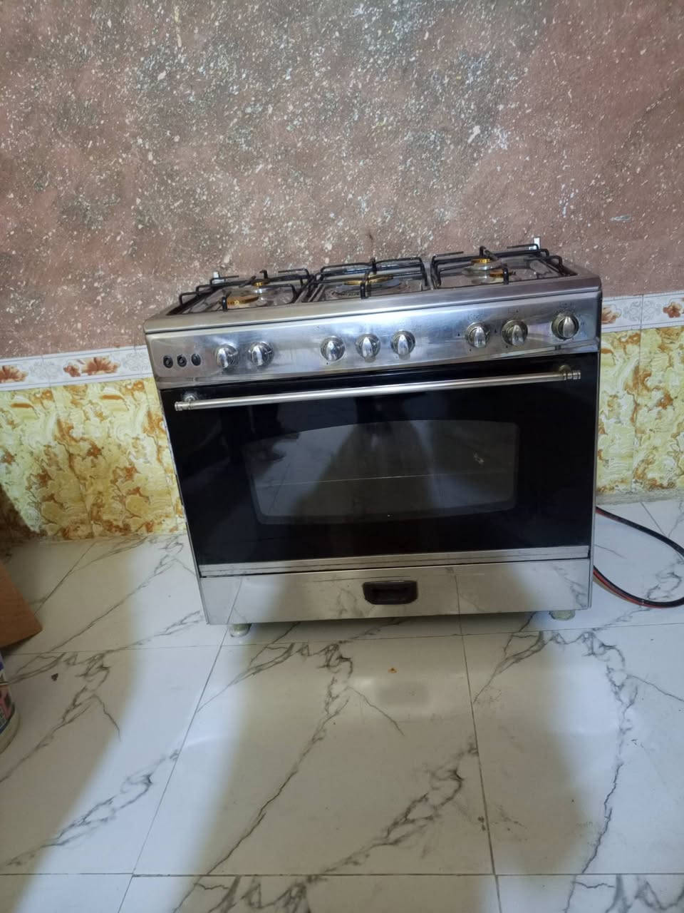 طباخ مصري فريش نضيف كلش وكامل ناره حلوه شوف العين شرط الفحص ونضافه مكاني ناصريه مركز شراي خاص وبيك خير ودلل ***********
