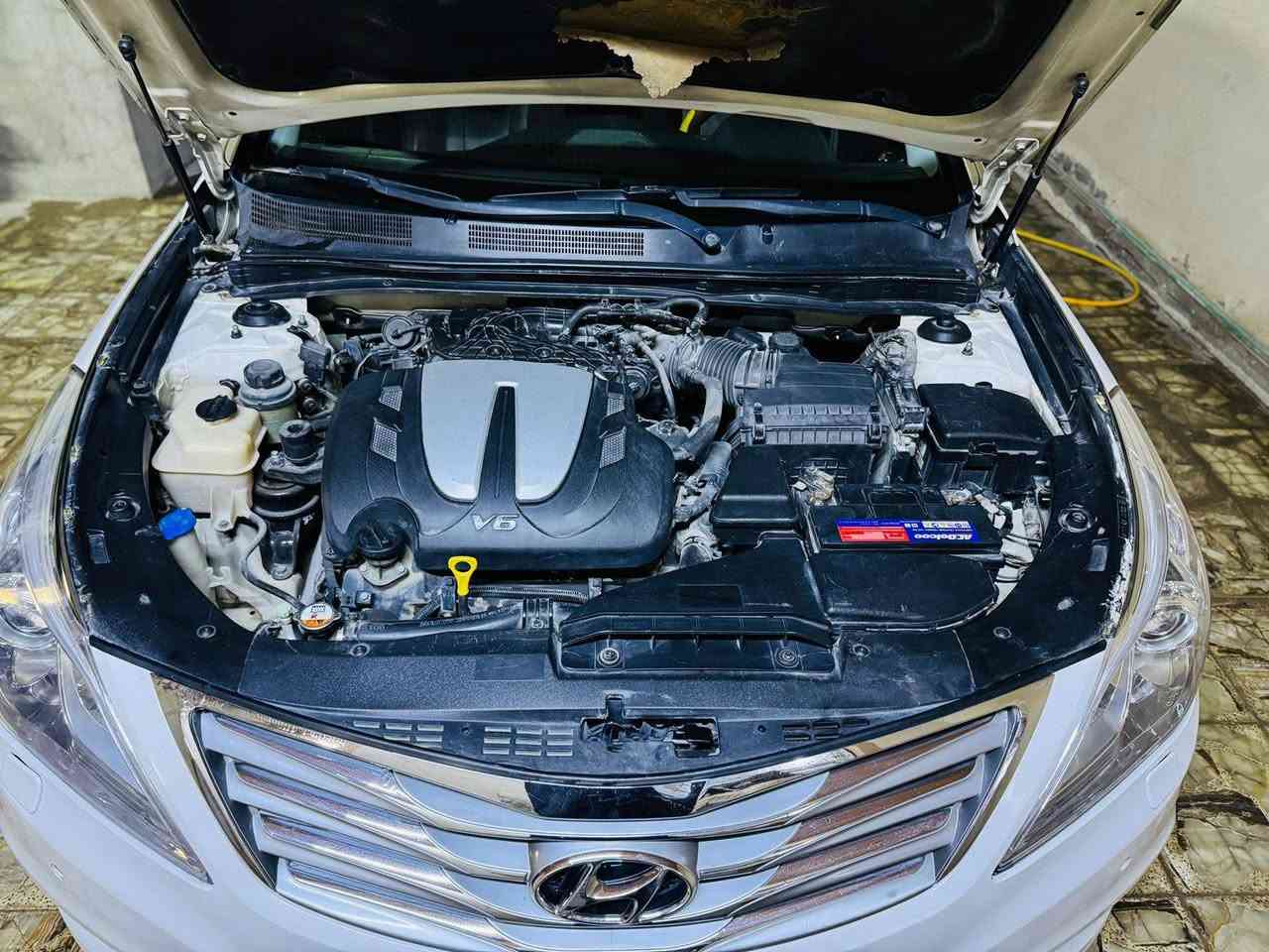 سياره للبيع ازيرا 2014 كفاله عامه 
فول مواصفات 
حساسات خلفي وامامي 
زراك لايت 
بردات جانبيه 
بانو راما السعر 150 بيها مجال العنوان كوفه حي ميسان 
***********
