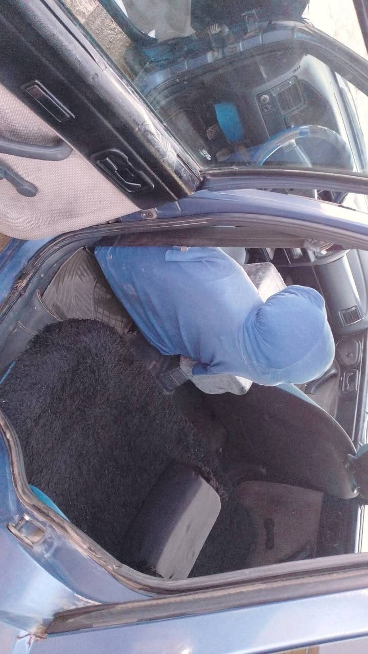 البيع سياره فوردسكررت
موديل 1991
صدر جديد الامامي وباتري جديد 
والسياره نضيفه مال بيت 
وصحبه الشرعي موجد
والسعر 15$
وبيها مجال 
***********
***********
