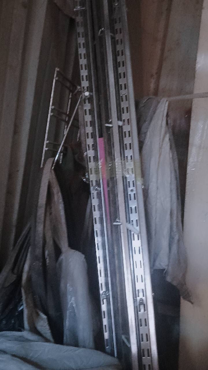 سلام عليكم  تصفيه محل  رفوف  +ألواح  خشب قياسات  مختلفه + اذرع ملابس  +اذرع ستان  احزمه   فإن  هواء عازل تراب  عنوان الشعب سوق شلال   أنسب  أسعار  اتصال ***********
