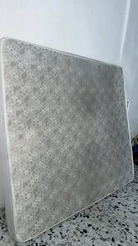 سرير نفرين • بدون فرشة • مستعمل سنة