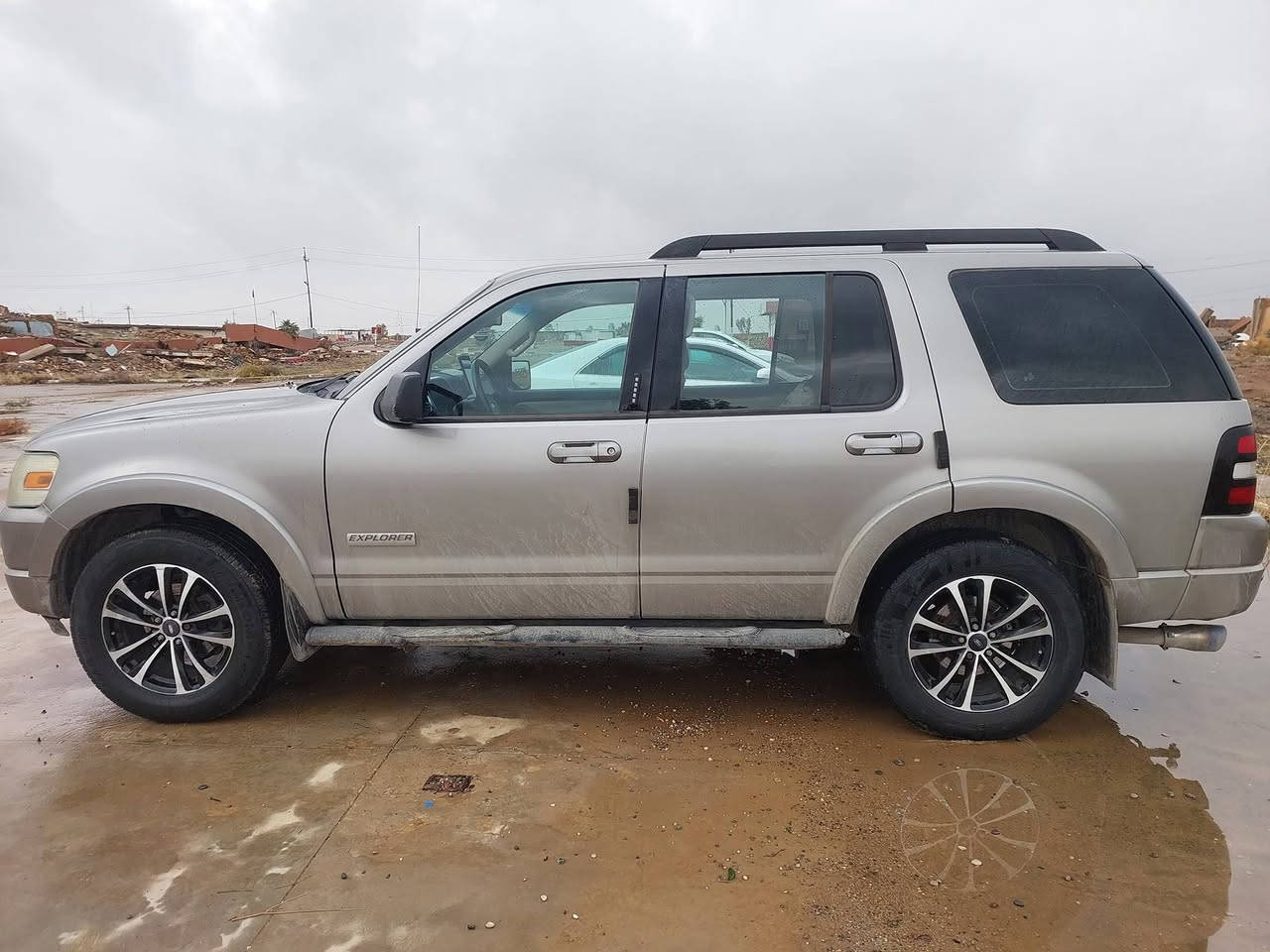 السلام عليكم فورد اكسبلور للبيع 2008 رقم سليمانيه سياره جاهزة وخير من الله السعر ٩٠ وبيها مجال مكان السياره ديالى للاستفسار اكثر ***********
