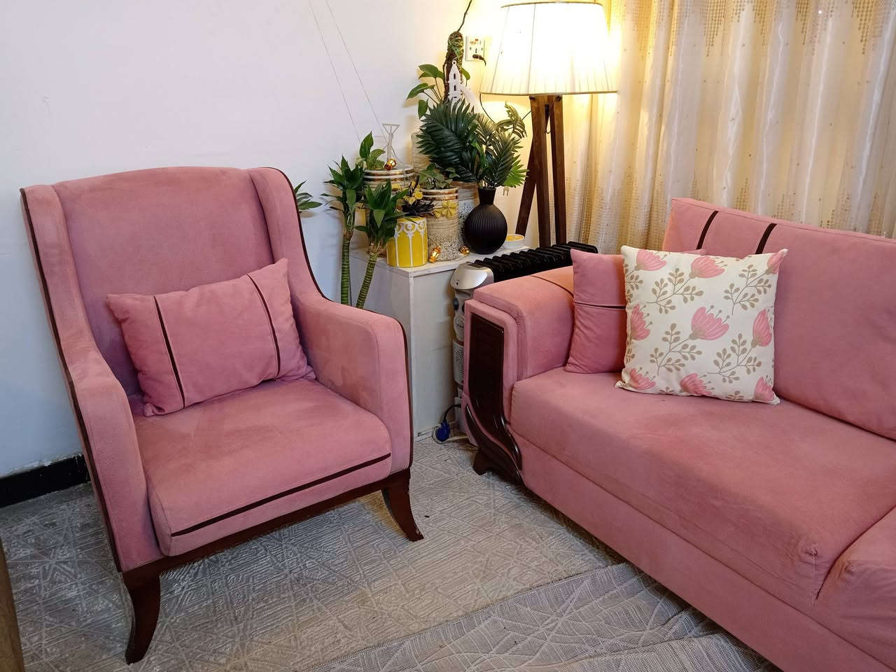 للبيع تخم تركي نظيف جدآ تكمه هيكل حديد ١٠ مقاعد اخو الجديد للاستفسار الاتصال على الرقم ***********
