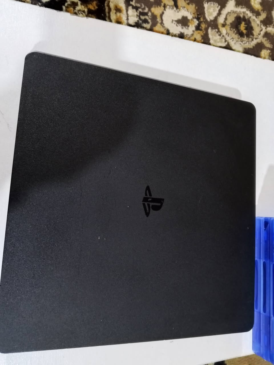 بلي ستيشن 4 سلم مستعمل  مع 6 اقراص نضيف جداً  لا مصلح ولا مفتوح وضمان بيه وسعره مناسب وبيه مجال للشراي متواجد واتساب ***********
مكاني محافظة البصرة
