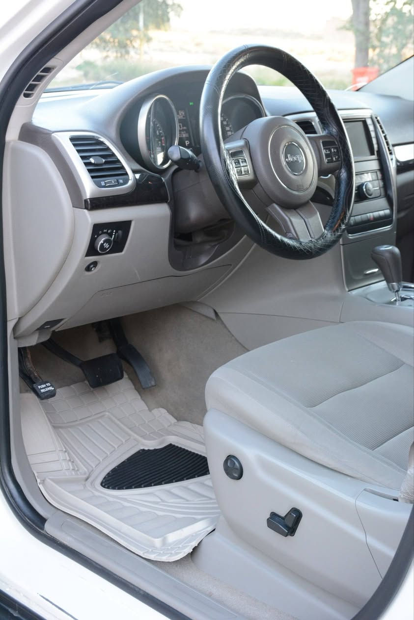 🔥 جيب لاريدو 2012 خليجي – فول مواصفات 🔥
🚗 الاستخدام: نظيف جدًا
📍 الممشى: 123 ألف ميل
🛡️ مكفول من الضربة والبرد حتى التكحيل والرصعة
🎨  صبغ  جزء بسيط جدًا أسفل الباب الخلفي
⚙️ المواصفات:
✔️ فور ويل
✔️ فتحة سقف
✔️ كشن كهرباء (2)
✔️ زينون عالي + ناصي عدسة
✔️ داشبول صاج
✔️ ويل كروم
✔️ ترحيب أبواب
🔧 مكينة بلادي – گير بلادي – بدون نواقص
🛞 تايرات وحداديات جديدة
📺 ملاحظة: الشاشة المسجل أحيانًا تفصل
📄 رقم بغداد باسمي
📍 المكان: بابل
💰 السعر: 183 قابل للتفاوض البسيط
📞 ***********
