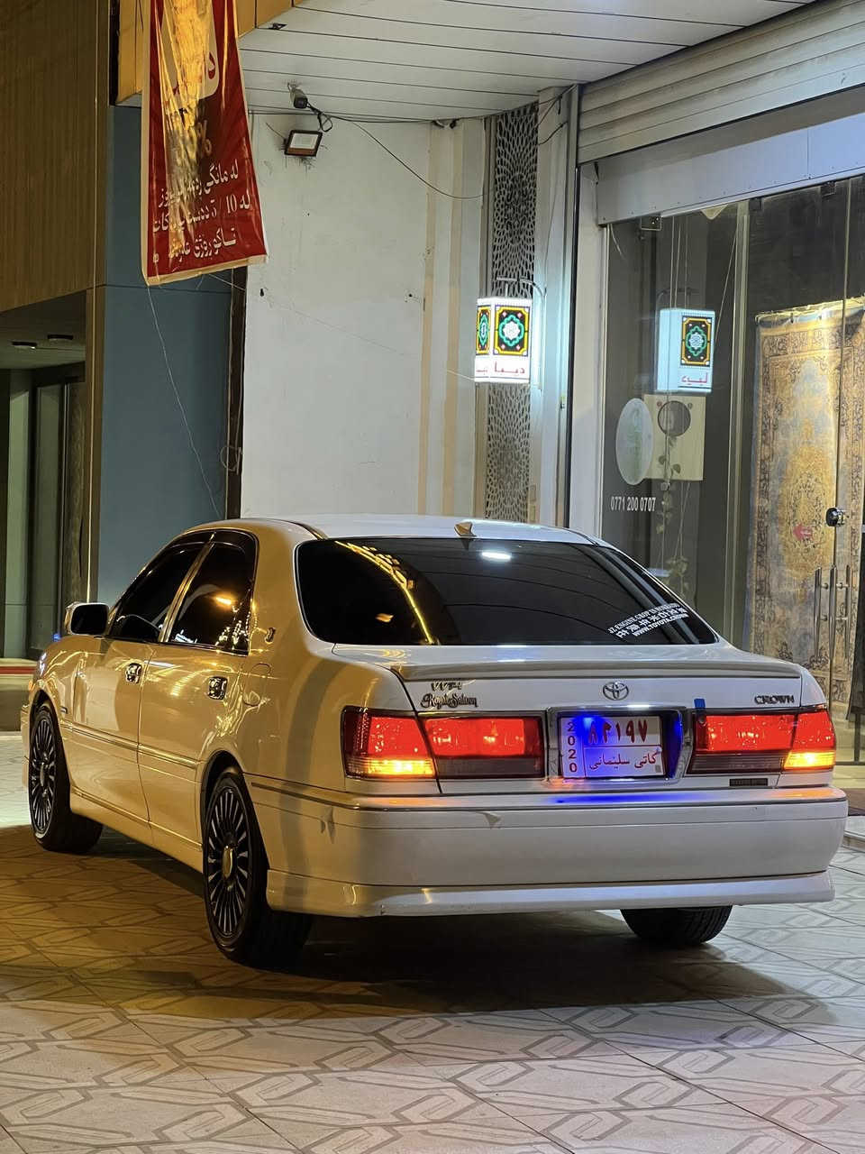 بەناوی خوا مەلیکە بڕاوە D4بچوک
سەیاررەکە دودوگمەی پەردەیە 
ئاوێنە کارەباو ئاوێنە شەفتە
چوار کوشن کارەبایە
سەیارەکە نمونەیە لۆک لۆکە 
لەڕسمەکەیە چۆنە ڕوبەڕو زۆر جوانترە
گێڕومەکینەی بەشەرتی سەت وەستا
هەیکەلی شوشەی
سەقفی شوشەی
سەیارەکە یەک دوسەو پەنجای مەسروف تیا نیە
تەقەو ڕەقەی بەشەرت
هیچ نوقستانیەکی نیە 
سەیارە هیماڵە هی مەحرەز نیە
تابڵێی جوانو دانسقەیە
شوێن ڕانیە  
سعر ٤٣مەحامەلە


**إذا كنت صاحب هذا الإعلان وتريد حذفه لأي سبب، رجاءا أرسل رسالة إلى الدعم الفني**