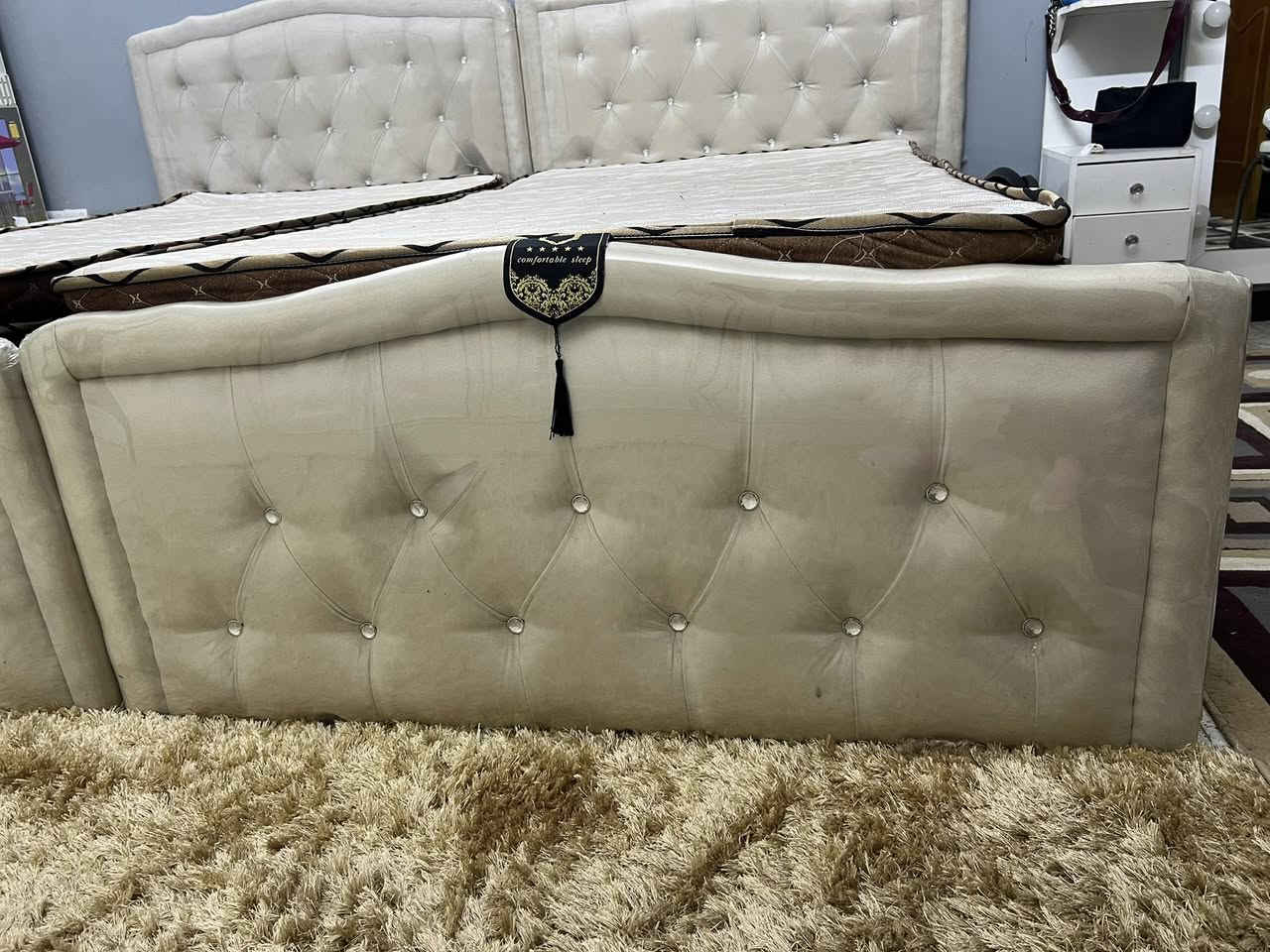 للبيع
سرير قياس ١٨٠*١٢٠ ب١٠٠ الف 
دوشك طبي ب٥٠ الف 
كنتور ٤ بوب صاج خشب صابغته اوف وايت ب٣٠٠ 
بغداد السيدية


**إذا كنت صاحب هذا الإعلان وتريد حذفه لأي سبب، رجاءا أرسل رسالة إلى الدعم الفني**